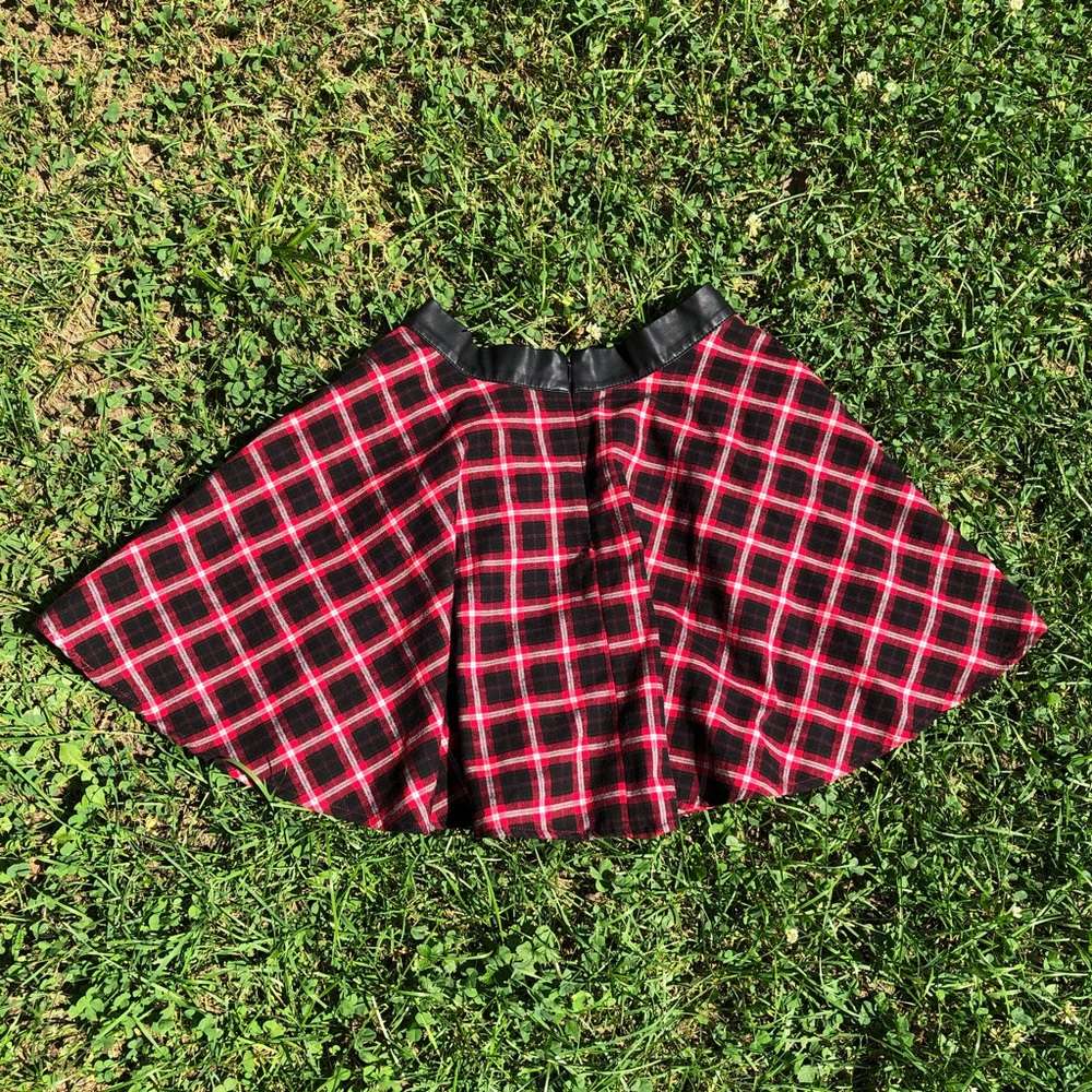 Forever 21 Red Black Plaid Skirt - Picture 4 of 4